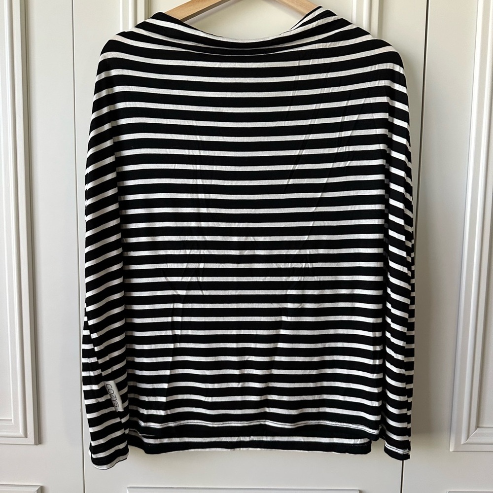 Multi-use Black and White Striped Cover - Picture 3 of 4
